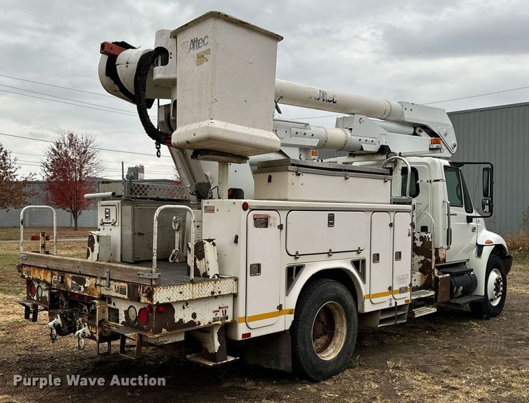 image for item EG6855 2006 International 4300 SBA bucket truck