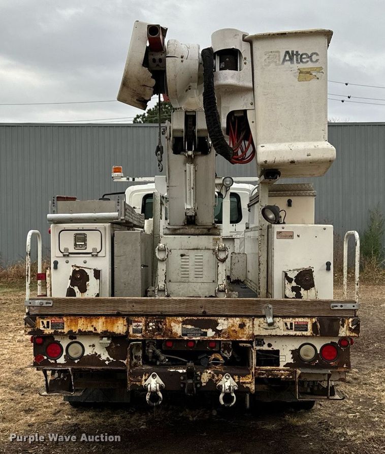image for item EG6855 2006 International 4300 SBA bucket truck