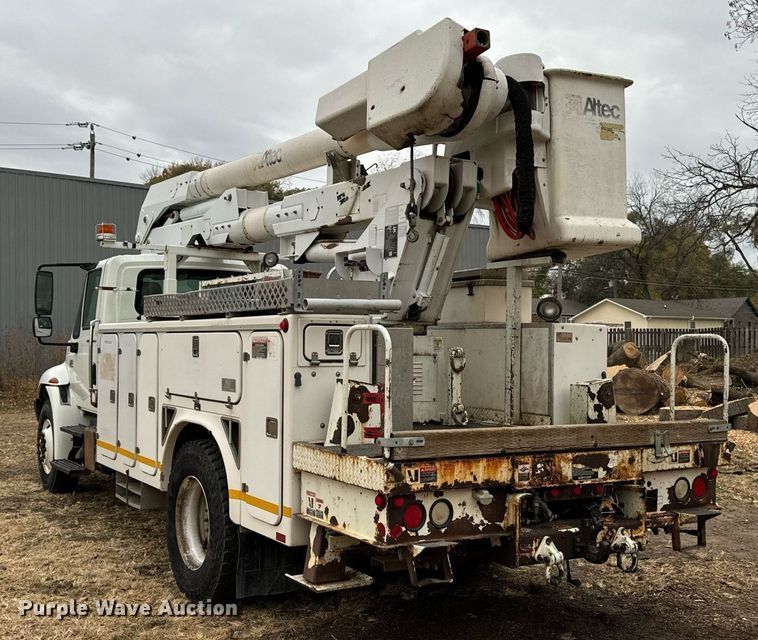 image for item EG6855 2006 International 4300 SBA bucket truck