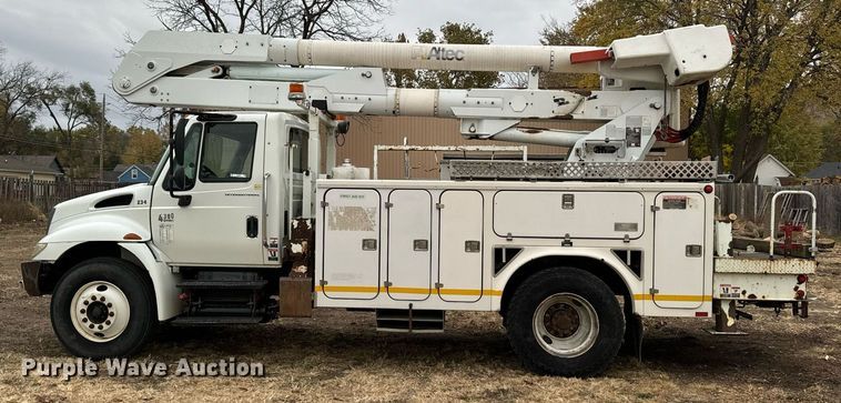 image for item EG6855 2006 International 4300 SBA bucket truck