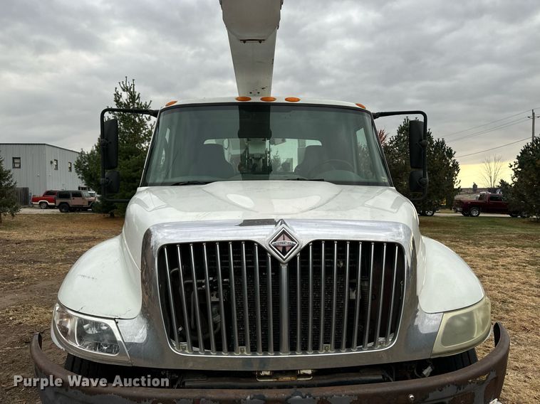 image for item EG6855 2006 International 4300 SBA bucket truck