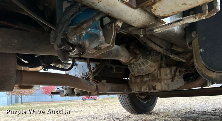 image for item EG6855 2006 International 4300 SBA bucket truck