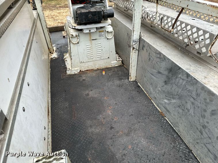 image for item EG6855 2006 International 4300 SBA bucket truck