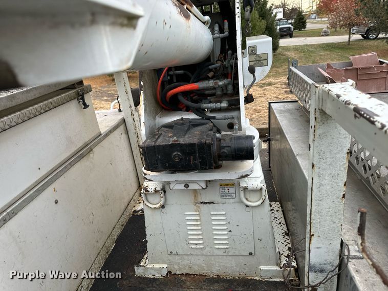 image for item EG6855 2006 International 4300 SBA bucket truck