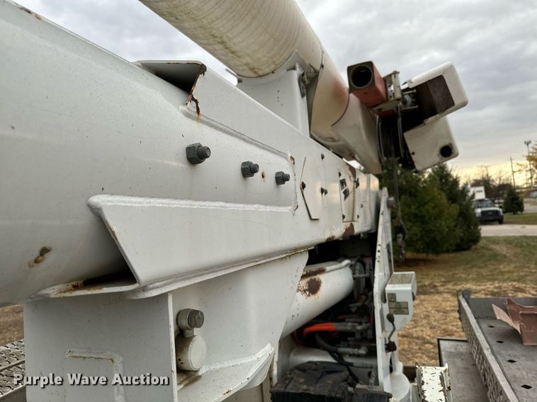 image for item EG6855 2006 International 4300 SBA bucket truck