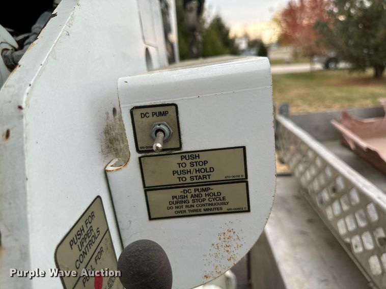 image for item EG6855 2006 International 4300 SBA bucket truck