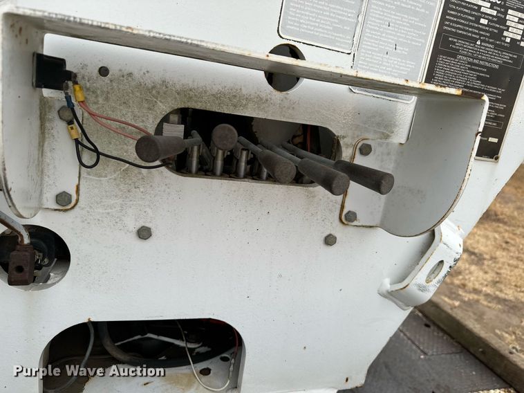 image for item EG6855 2006 International 4300 SBA bucket truck