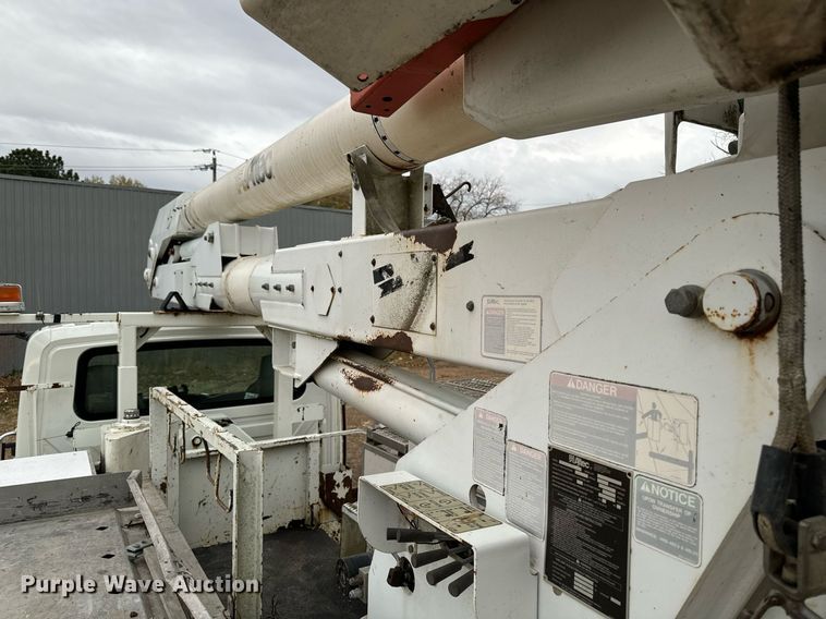 image for item EG6855 2006 International 4300 SBA bucket truck