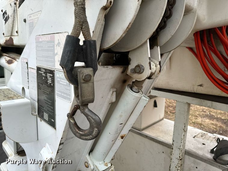 image for item EG6855 2006 International 4300 SBA bucket truck