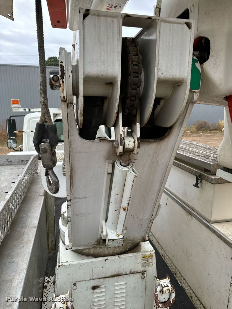 image for item EG6855 2006 International 4300 SBA bucket truck