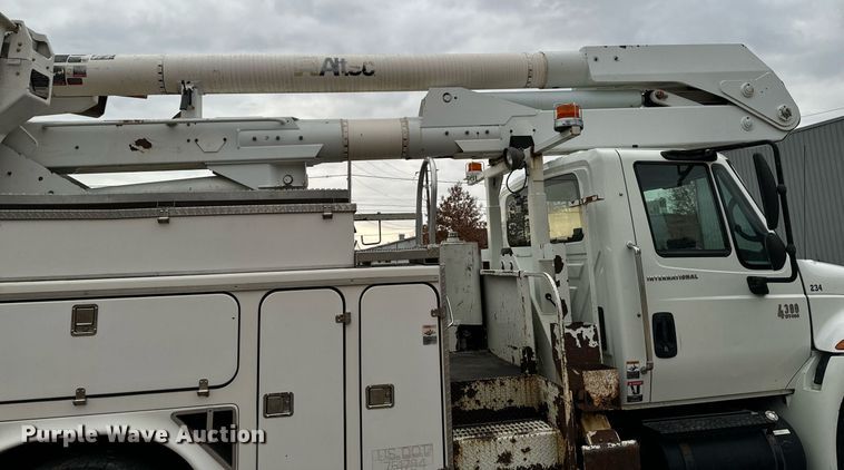 image for item EG6855 2006 International 4300 SBA bucket truck