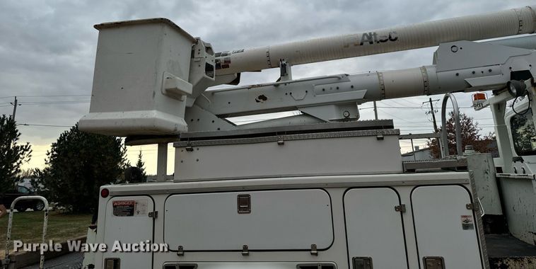image for item EG6855 2006 International 4300 SBA bucket truck