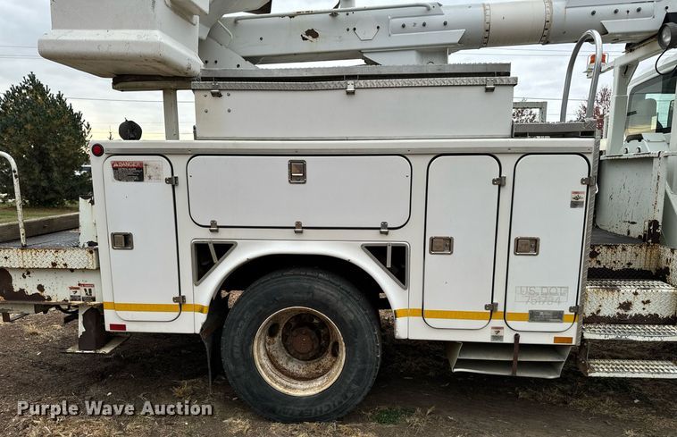 image for item EG6855 2006 International 4300 SBA bucket truck