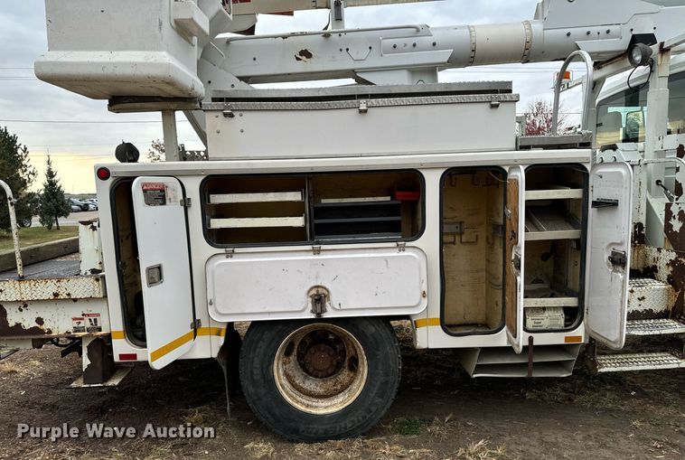 image for item EG6855 2006 International 4300 SBA bucket truck
