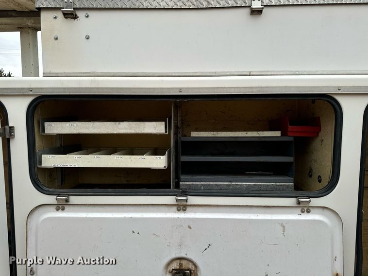 image for item EG6855 2006 International 4300 SBA bucket truck