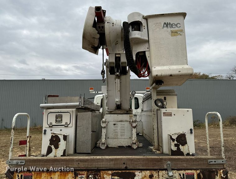 image for item EG6855 2006 International 4300 SBA bucket truck