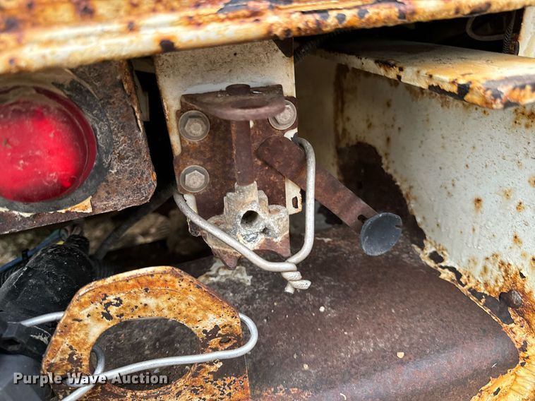 image for item EG6855 2006 International 4300 SBA bucket truck