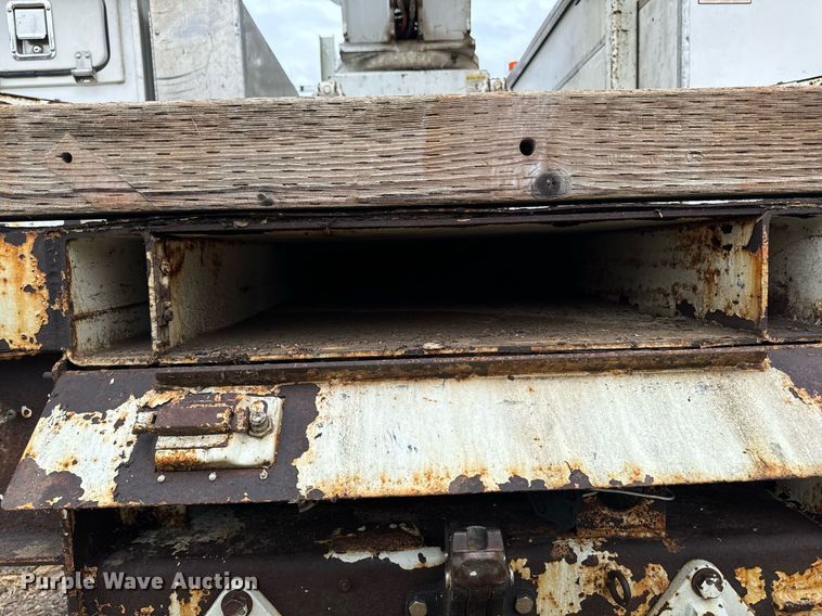 image for item EG6855 2006 International 4300 SBA bucket truck