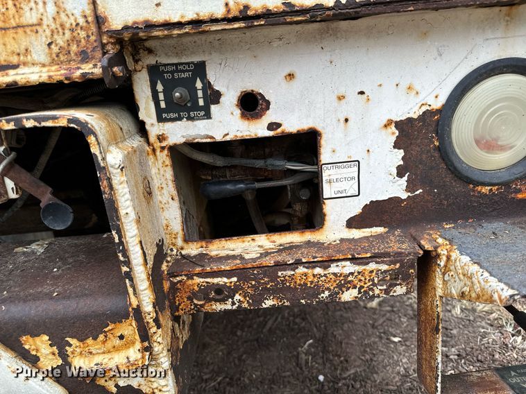 image for item EG6855 2006 International 4300 SBA bucket truck