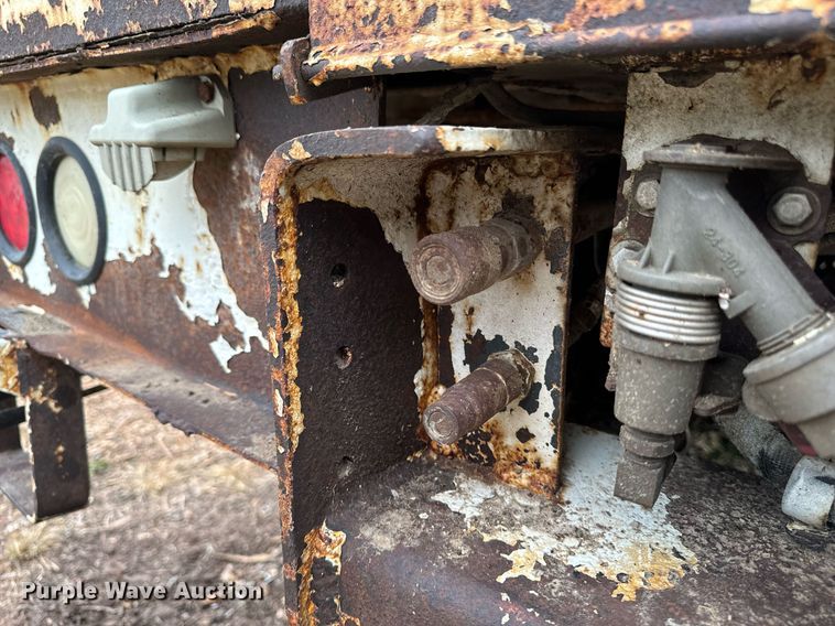image for item EG6855 2006 International 4300 SBA bucket truck