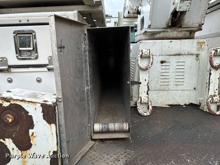 image for item EG6855 2006 International 4300 SBA bucket truck