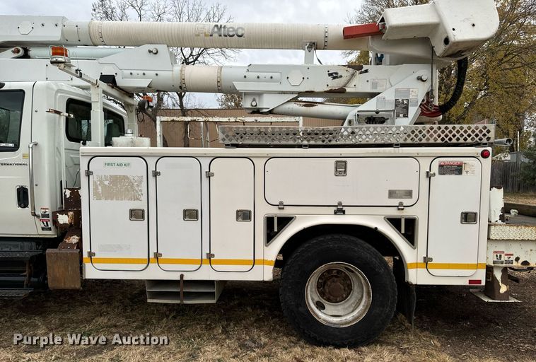 image for item EG6855 2006 International 4300 SBA bucket truck