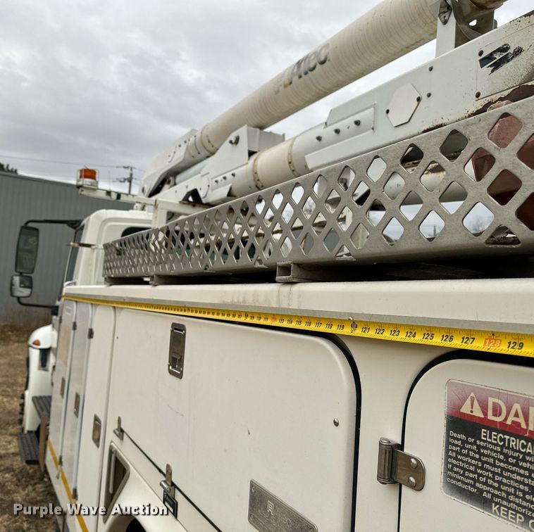 image for item EG6855 2006 International 4300 SBA bucket truck