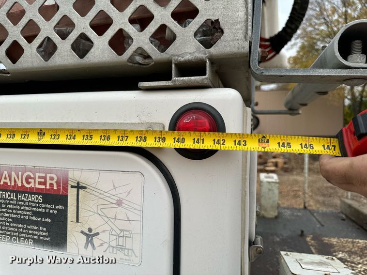 image for item EG6855 2006 International 4300 SBA bucket truck