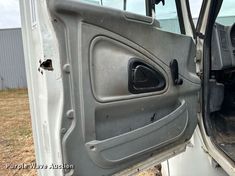 image for item EG6855 2006 International 4300 SBA bucket truck
