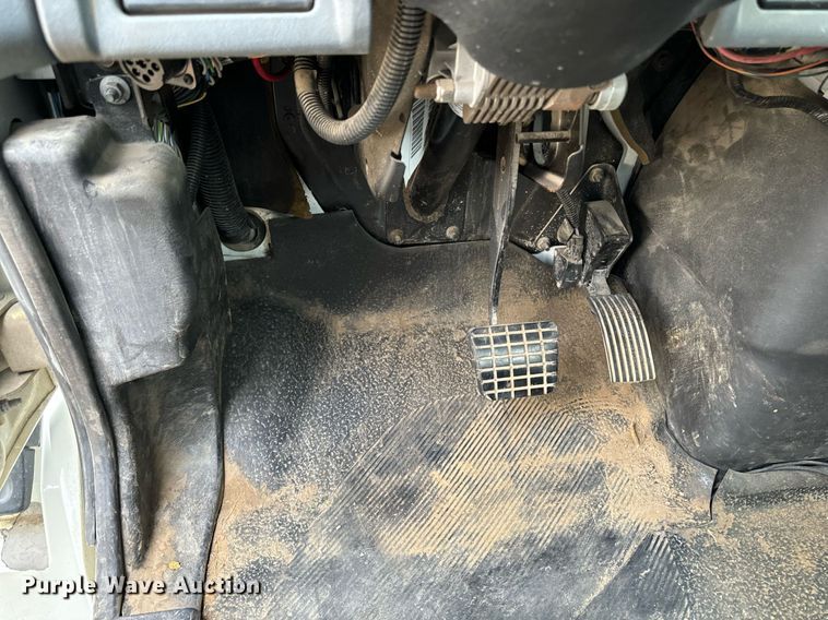 image for item EG6855 2006 International 4300 SBA bucket truck