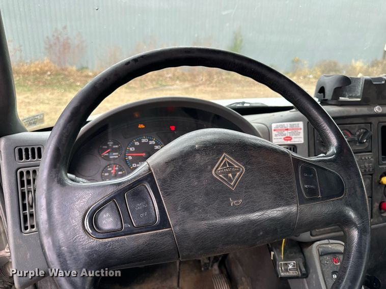 image for item EG6855 2006 International 4300 SBA bucket truck
