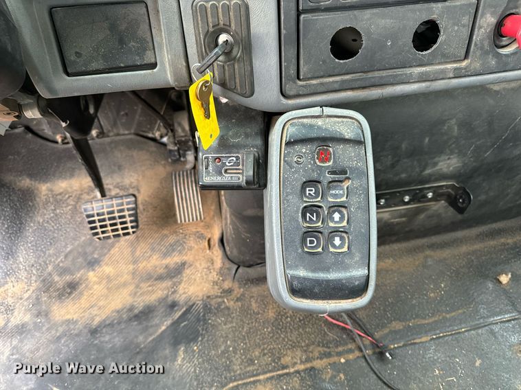 image for item EG6855 2006 International 4300 SBA bucket truck