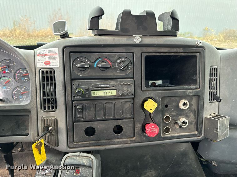 image for item EG6855 2006 International 4300 SBA bucket truck