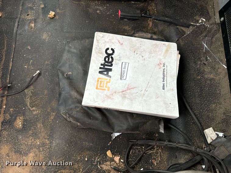 image for item EG6855 2006 International 4300 SBA bucket truck