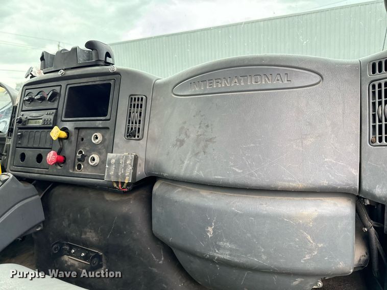 image for item EG6855 2006 International 4300 SBA bucket truck