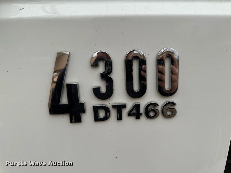 image for item EG6855 2006 International 4300 SBA bucket truck
