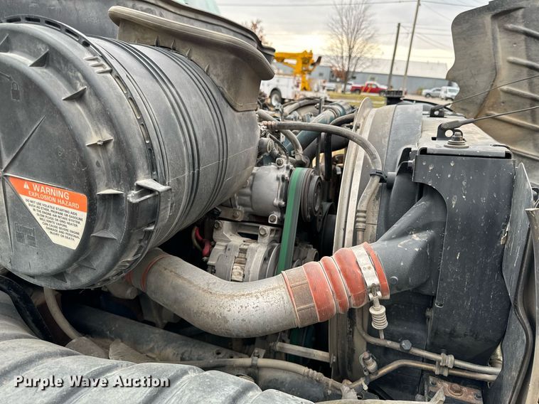 image for item EG6855 2006 International 4300 SBA bucket truck