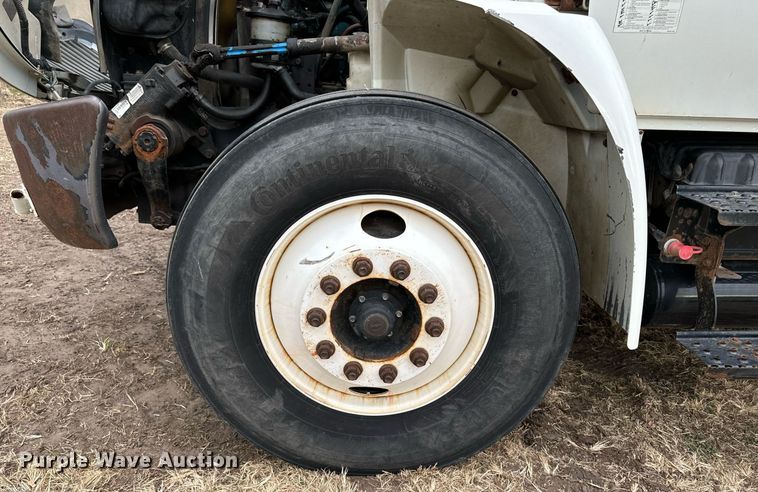 image for item EG6855 2006 International 4300 SBA bucket truck