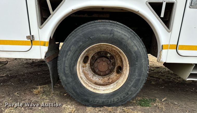 image for item EG6855 2006 International 4300 SBA bucket truck