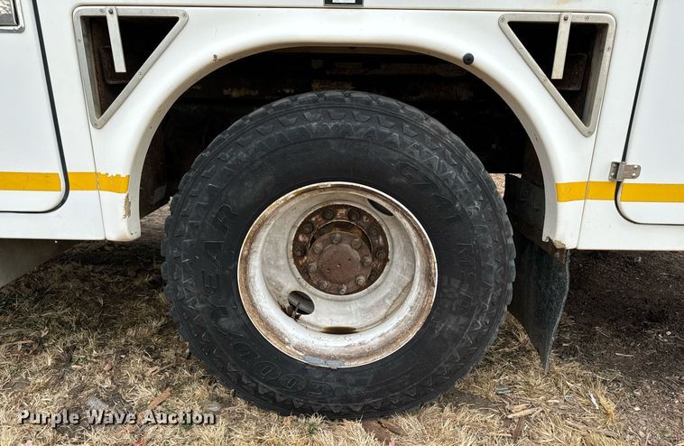 image for item EG6855 2006 International 4300 SBA bucket truck