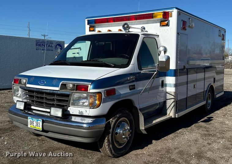 image for item EG6952 1995 Ford E350 ambulance
