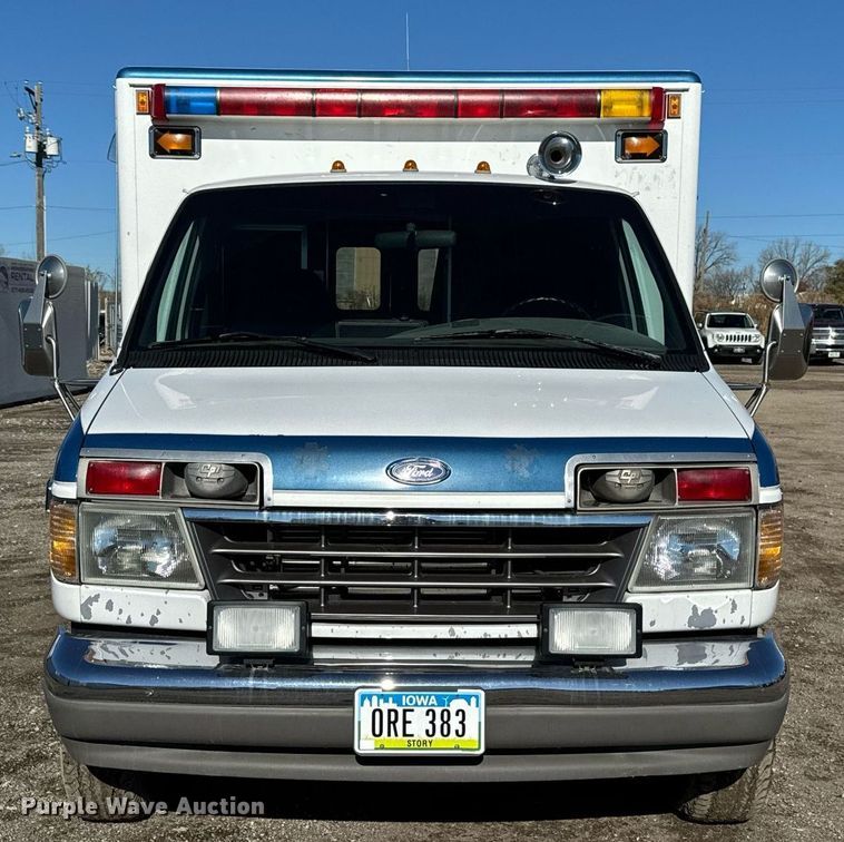 image for item EG6952 1995 Ford E350 ambulance