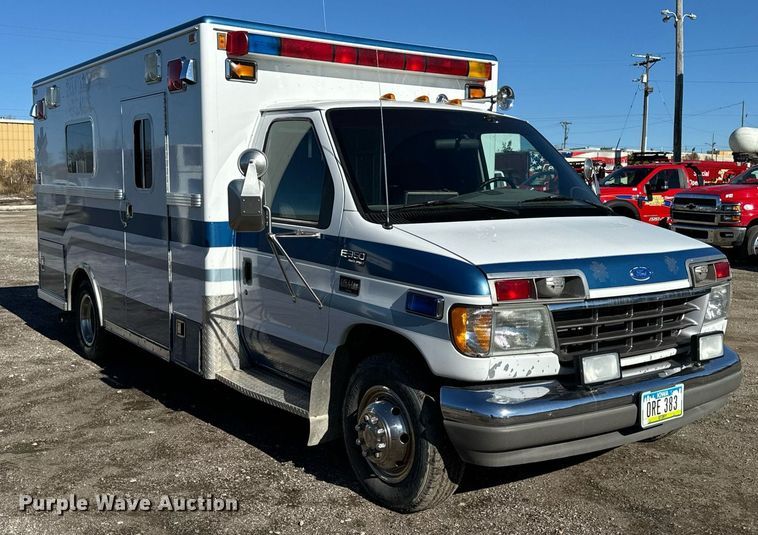 image for item EG6952 1995 Ford E350 ambulance