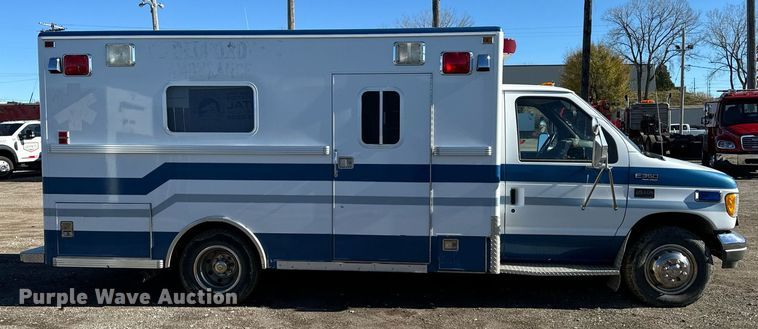 image for item EG6952 1995 Ford E350 ambulance