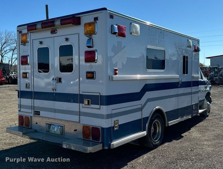 image for item EG6952 1995 Ford E350 ambulance