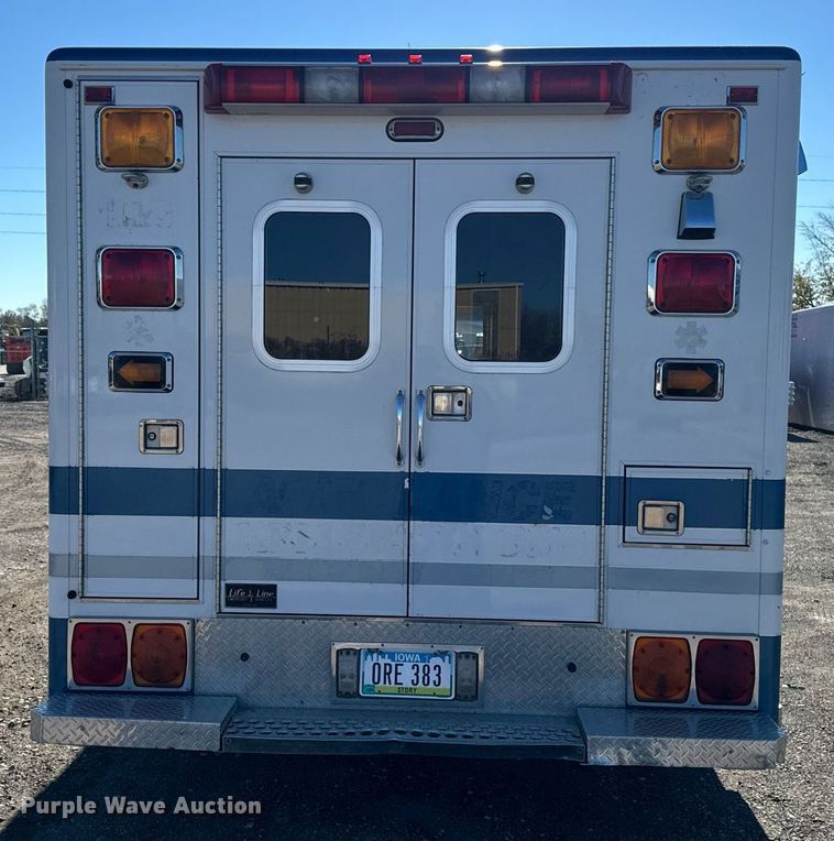 image for item EG6952 1995 Ford E350 ambulance