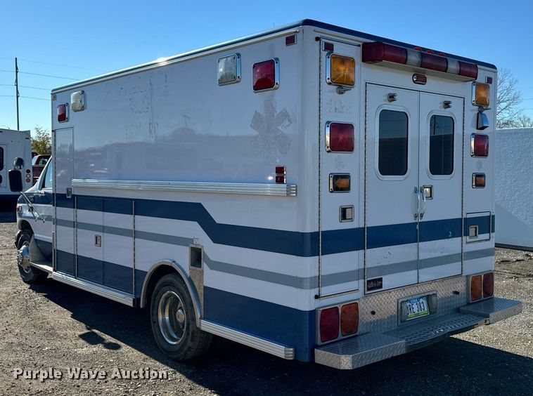 image for item EG6952 1995 Ford E350 ambulance