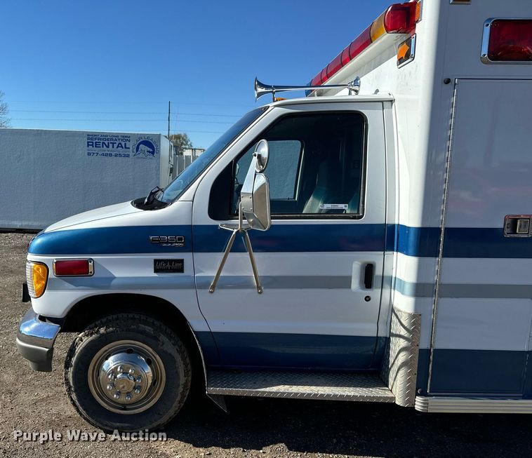 image for item EG6952 1995 Ford E350 ambulance