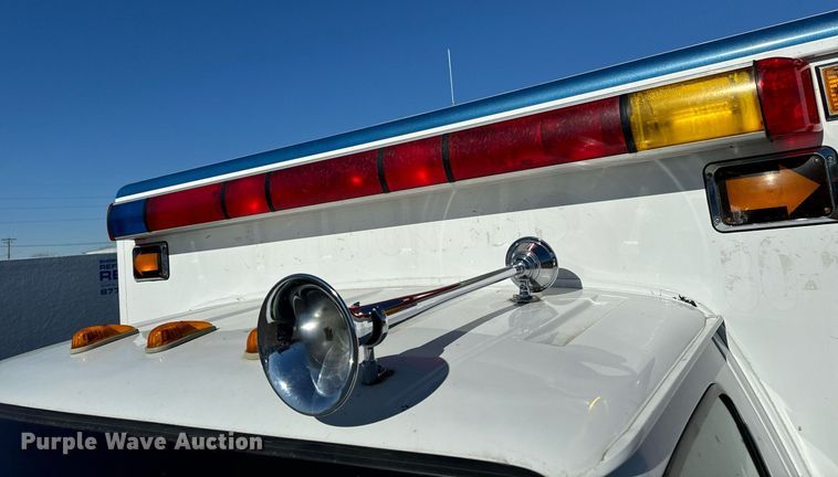 image for item EG6952 1995 Ford E350 ambulance