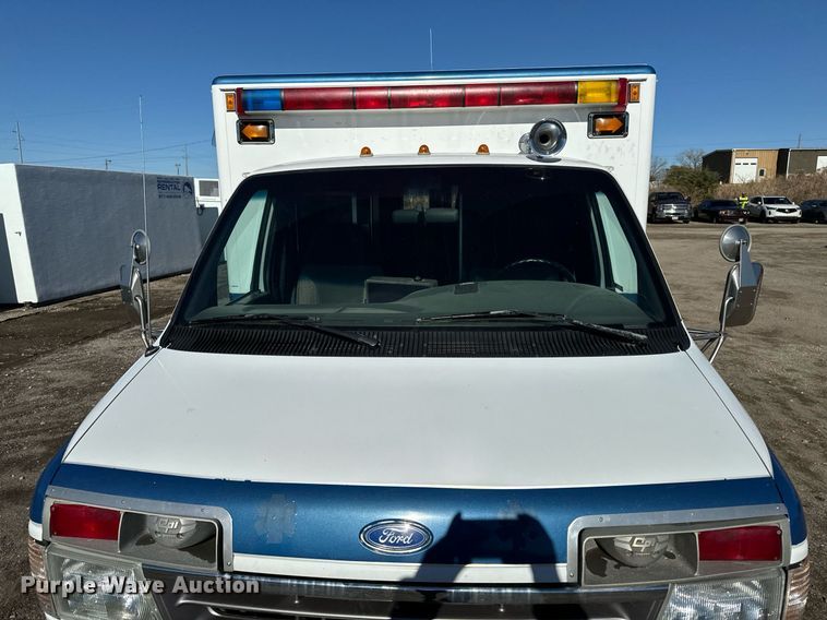 image for item EG6952 1995 Ford E350 ambulance